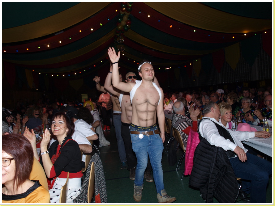 p2259711_jpg__narrenballsamstag__x17x